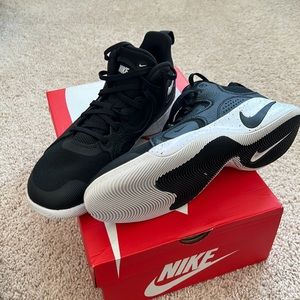 Men’s black and white Nike Dunk low retro basketball shoes sz10